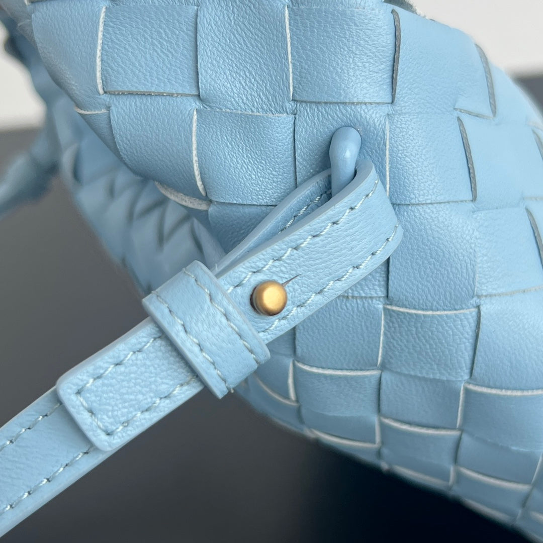 BOTTEGA VENETA MINI HOP 25 IN SKY BLUE CALFSKIN