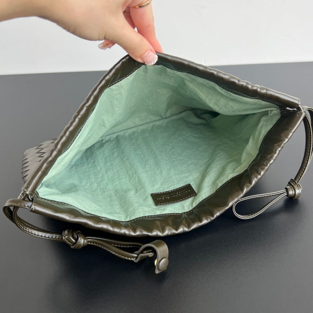 BOTTEGA VENETA DUSTBAG MEDIUM 32 IN ARMY GREEN CALFSKIN