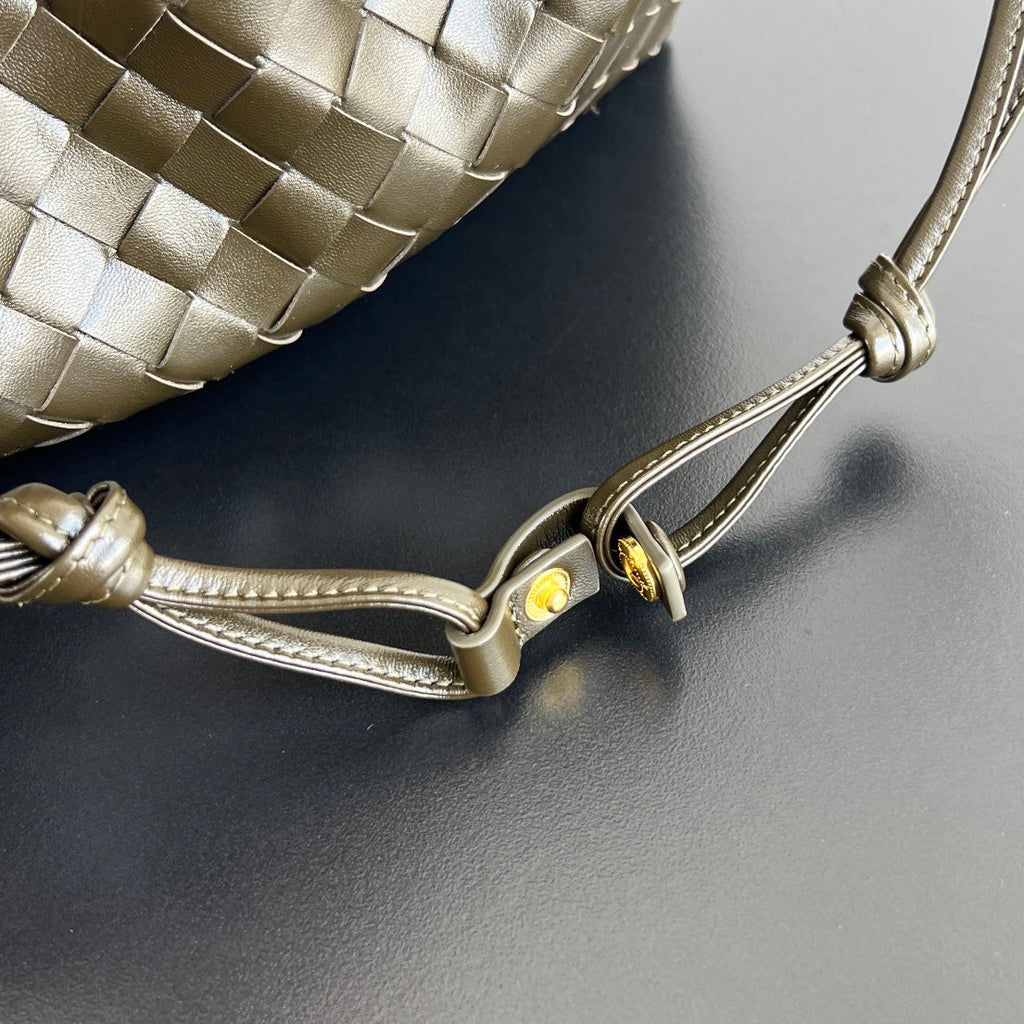 BOTTEGA VENETA DUSTBAG MEDIUM 32 IN ARMY GREEN CALFSKIN