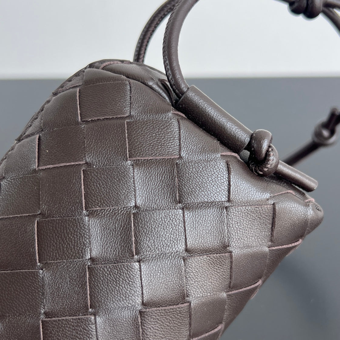 BOTTEGA VENETA CONCERT POUCH 18 IN FONDANT LAMBSKIN