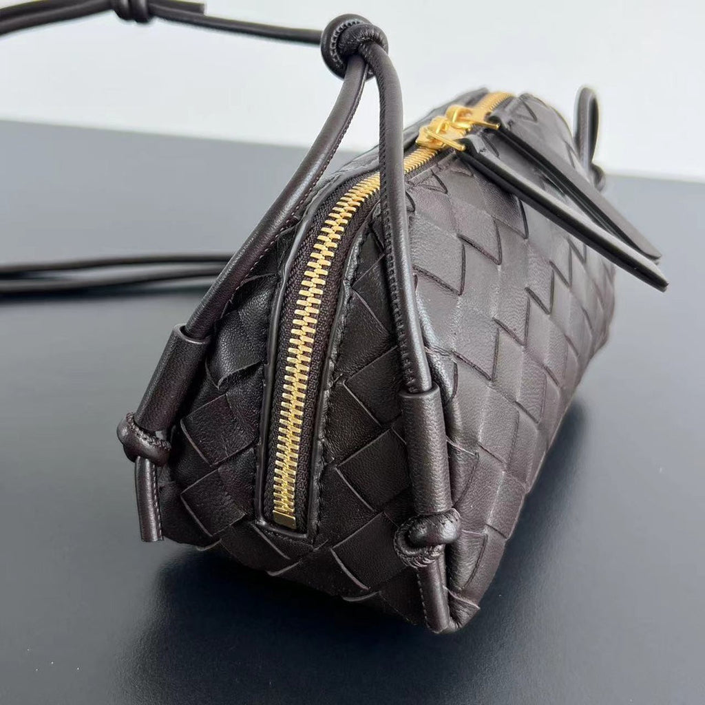 BOTTEGA VENETA CONCERT POUCH 18 IN FONDANT LAMBSKIN