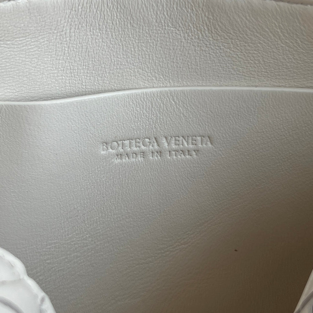 BOTTEGA VENETA CONCERT POUCH 18 IN WHITE LAMBSKIN