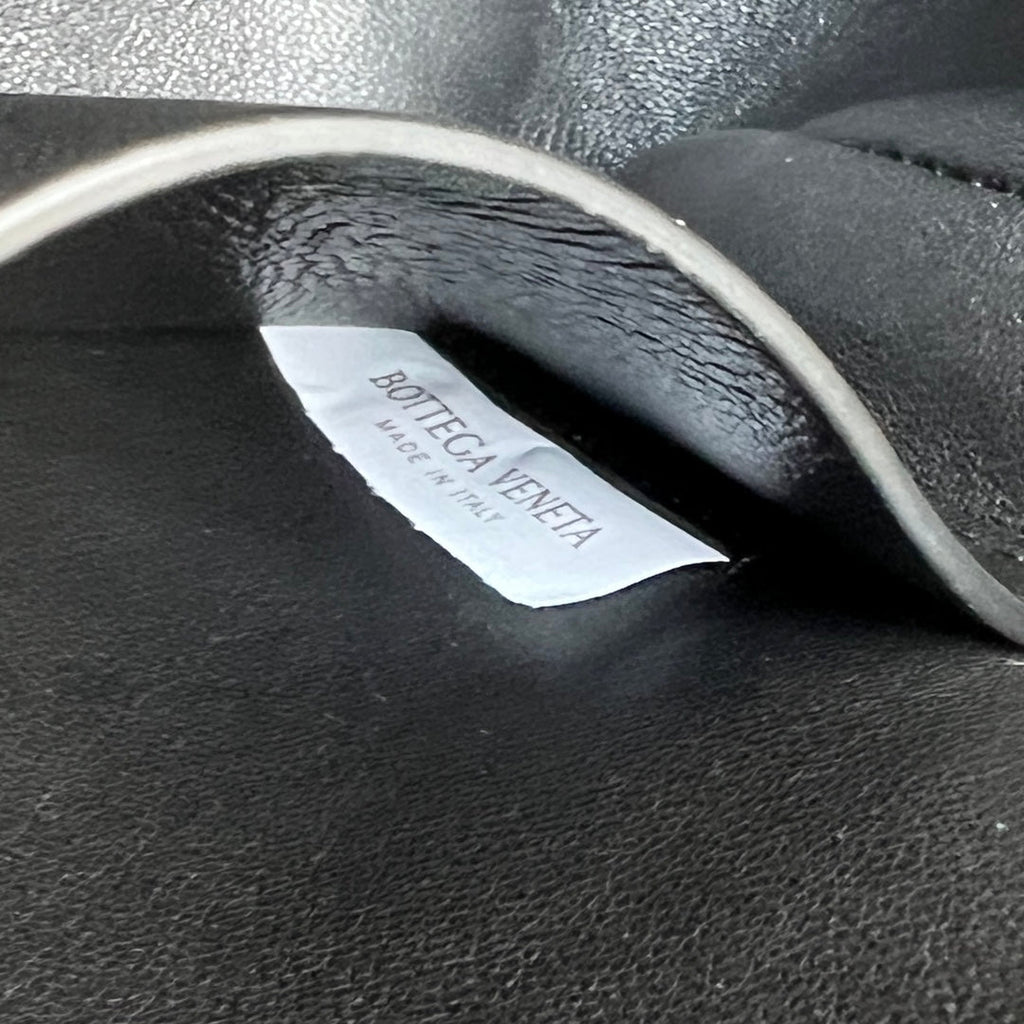 BOTTEGA VENETA CONCERT POUCH 18 IN BLACK LAMBSKIN