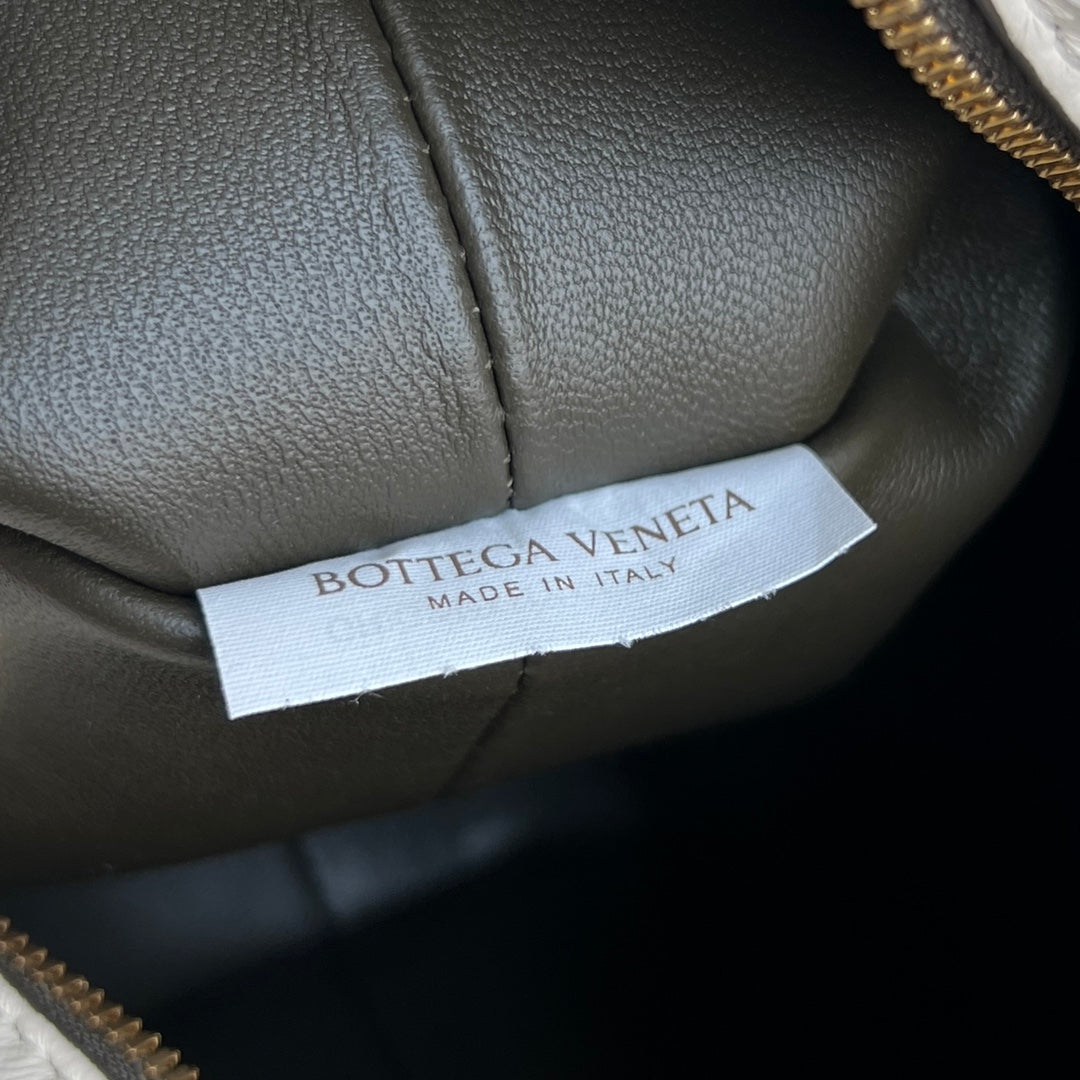 BOTTEGA VENETA SMALL LOOP 22 IN SKY BLUE MIX WHITE CALFSKIN
