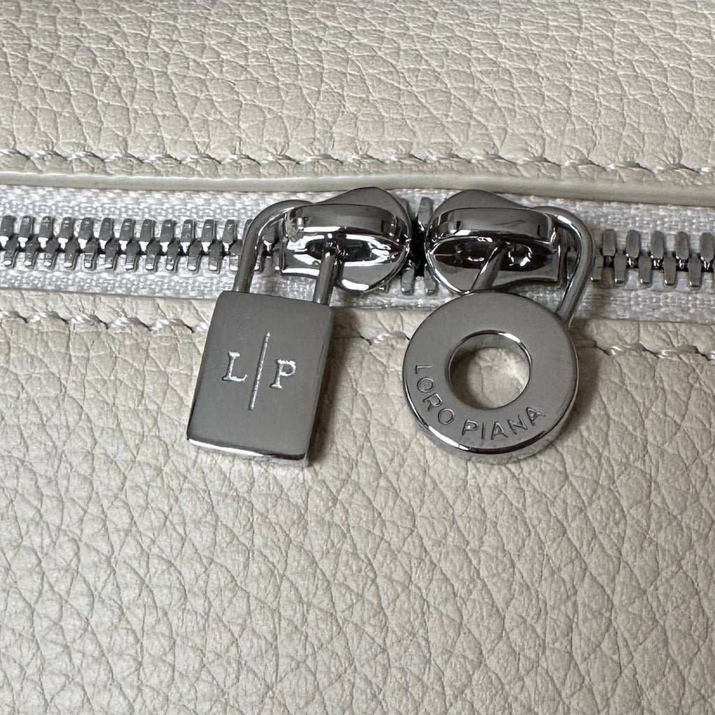 LORO PIANA EXTRA POCKET L19 IN BISQUE BEIGE CALFSKIN WITH SILVER HARDWARE