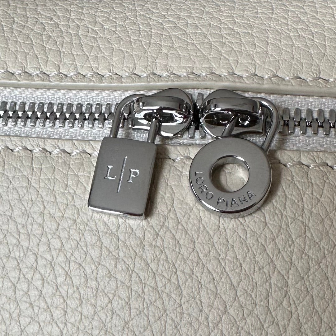 LORO PIANA EXTRA POCKET L19 IN BISQUE BEIGE CALFSKIN WITH SILVER HARDWARE