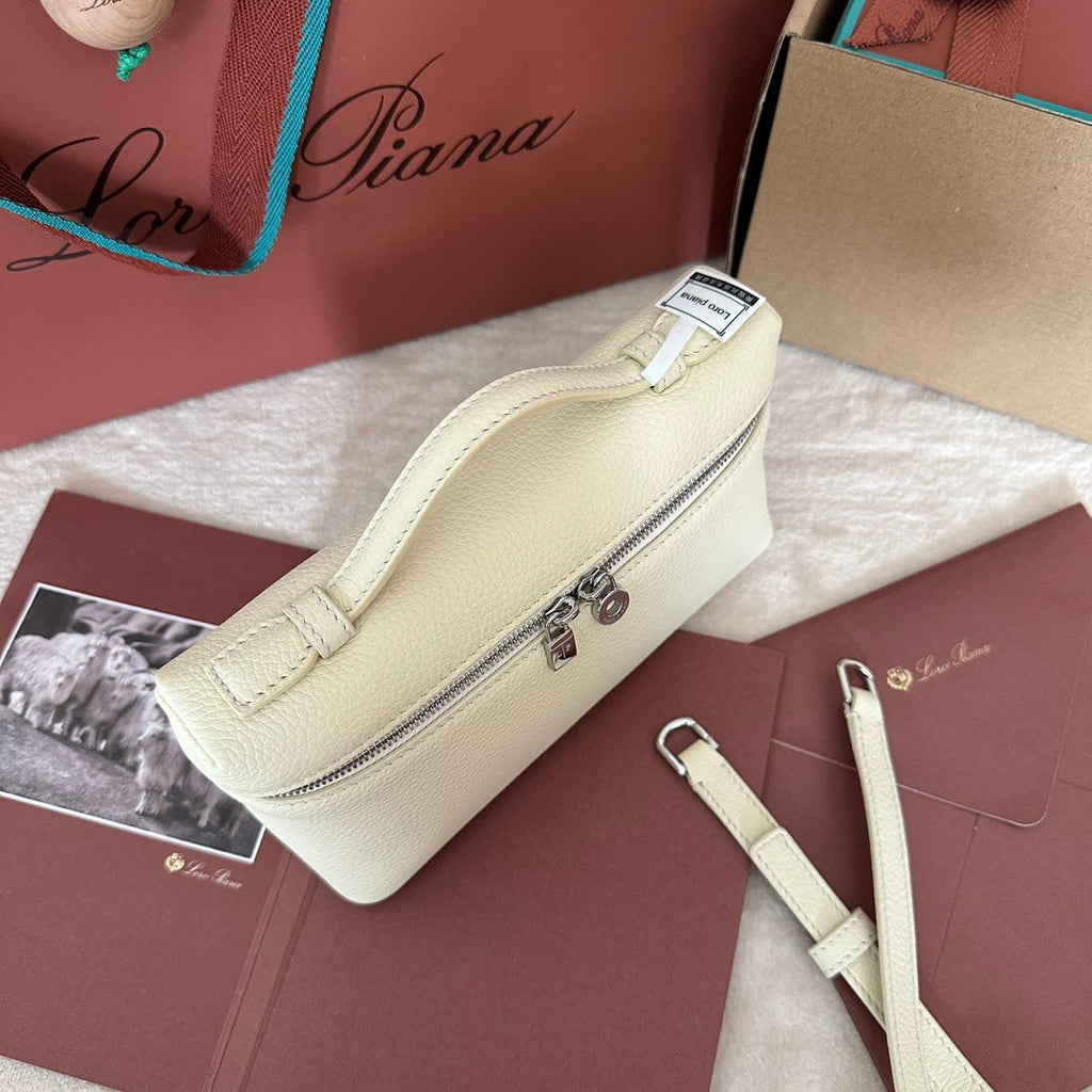 LORO PIANA EXTRA POCKET L19 IN BISQUE BEIGE CALFSKIN WITH SILVER HARDWARE