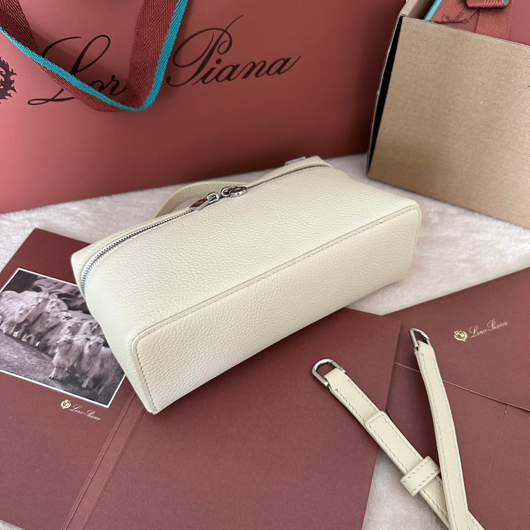 LORO PIANA EXTRA POCKET L19 IN BISQUE BEIGE CALFSKIN WITH SILVER HARDWARE