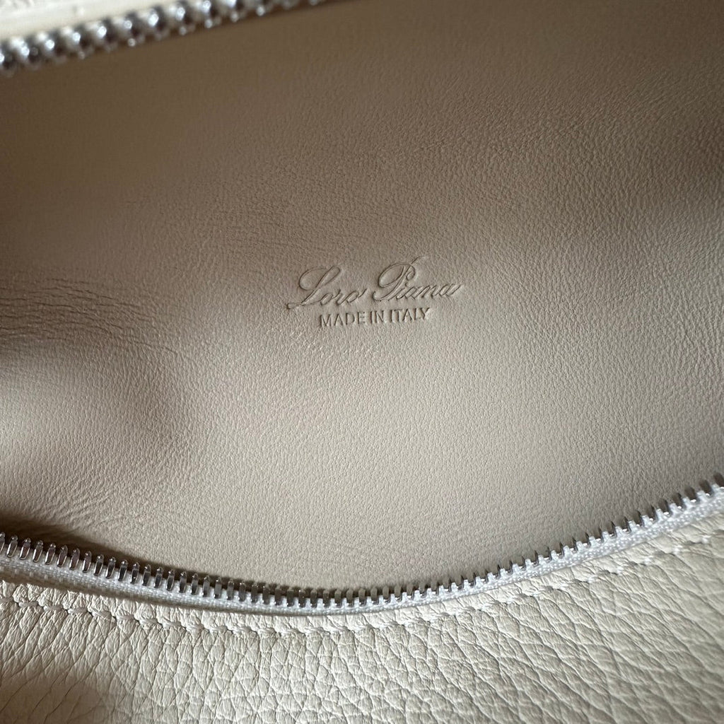 LORO PIANA EXTRA POCKET L19 IN BISQUE BEIGE CALFSKIN WITH SILVER HARDWARE