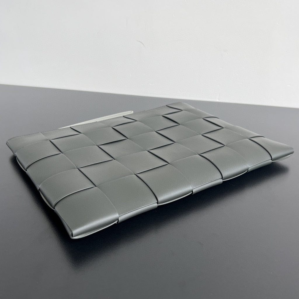 BOTTEGA VENETA LARGE CASSETTE POUCH 35 IN CORDUROY GRAY CALFSKIN
