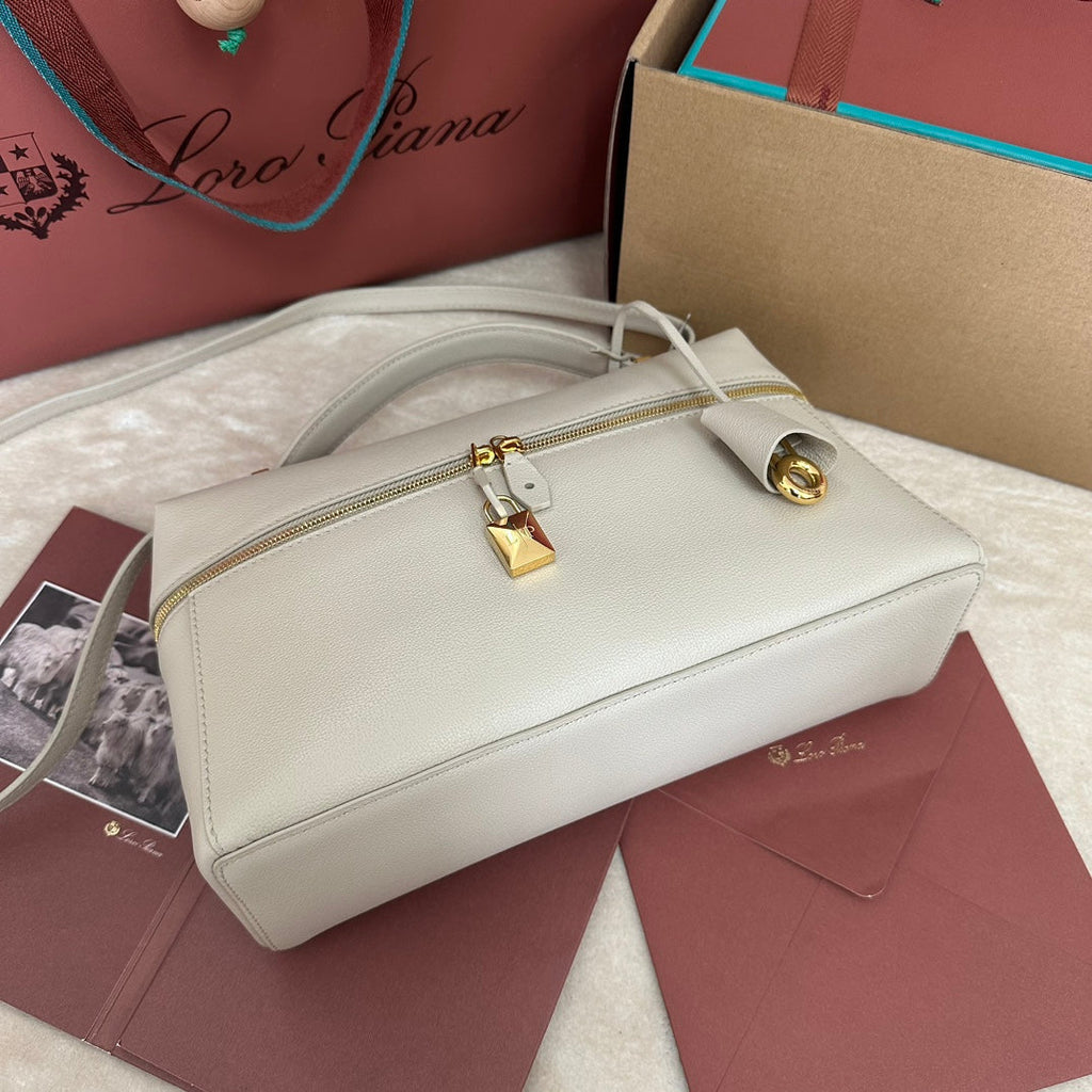 LORO PIANA EXTRA BAG L27 IN WHITE SMOOTH CALFSKIN WITH GOLD HARDWARE