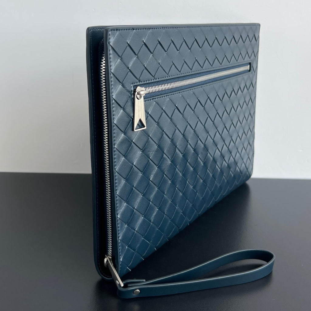 BOTTEGA VENETA INTRECCIATO CLUTCH 32 IN PICKLED BLUEWOOD SOFT CALFSKIN
