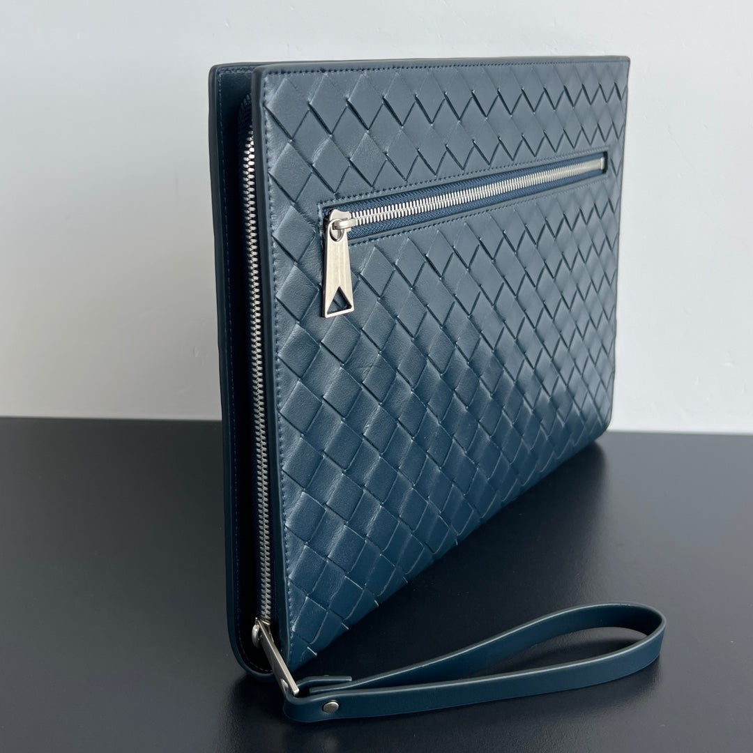 BOTTEGA VENETA INTRECCIATO CLUTCH 32 IN PICKLED BLUEWOOD SOFT CALFSKIN