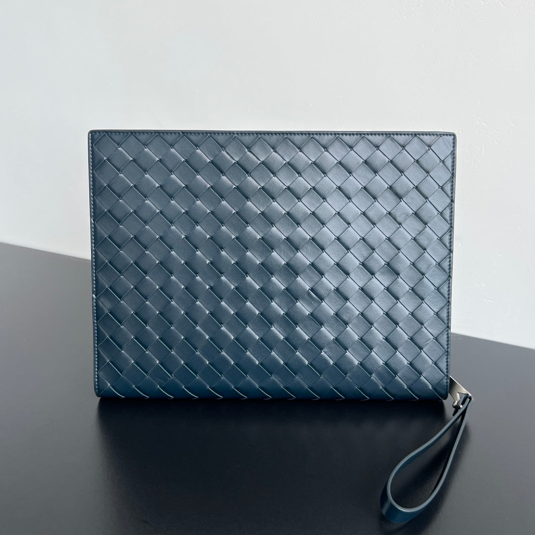 BOTTEGA VENETA INTRECCIATO CLUTCH 32 IN PICKLED BLUEWOOD SOFT CALFSKIN