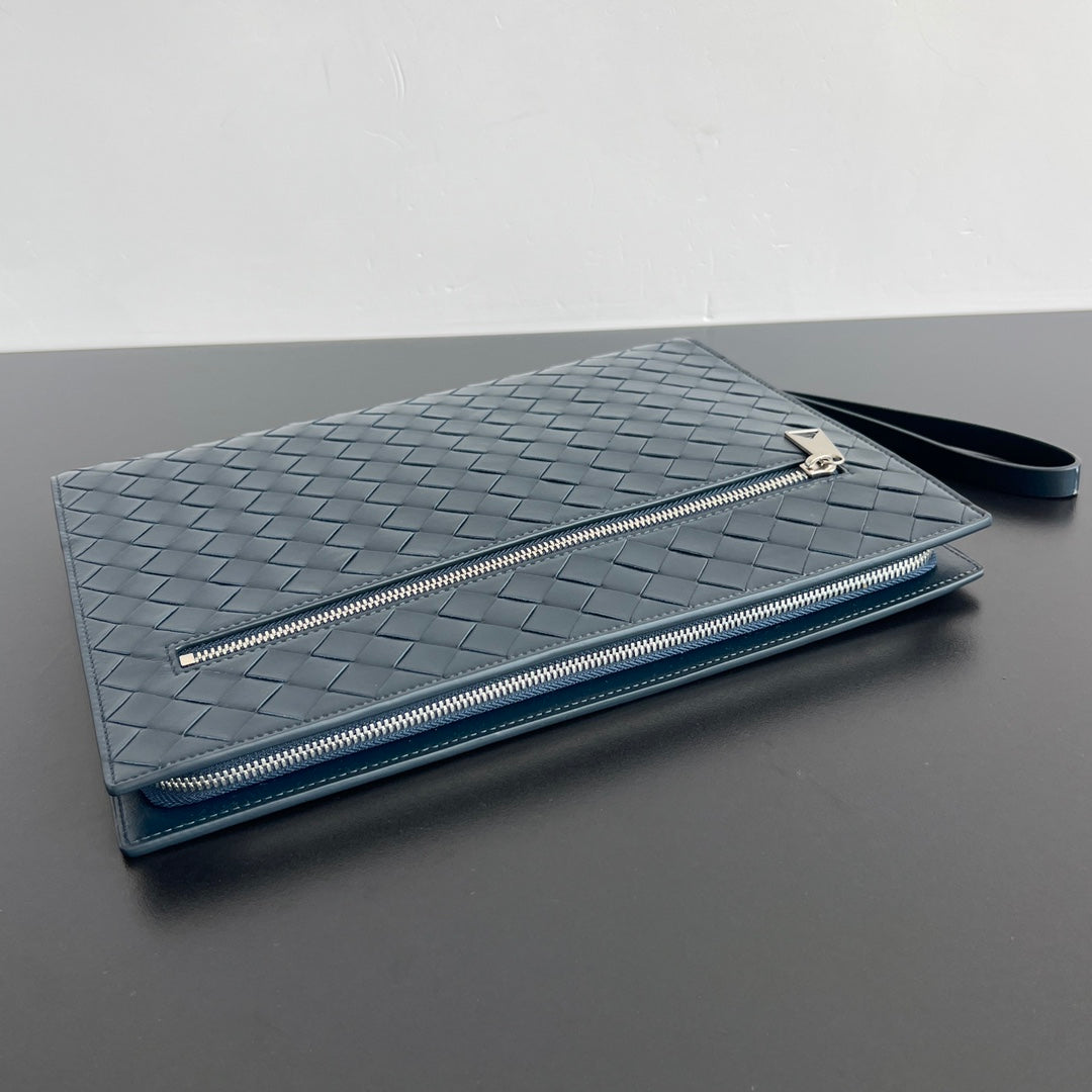 BOTTEGA VENETA INTRECCIATO CLUTCH 32 IN PICKLED BLUEWOOD SOFT CALFSKIN
