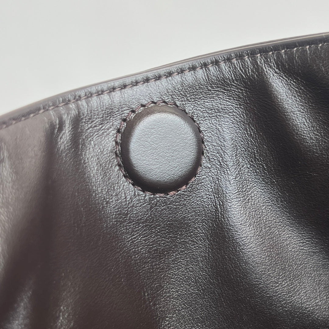 BOTTEGA VENETA LARGE HOP 46 IN CHOCOLATE LAMBSKIN