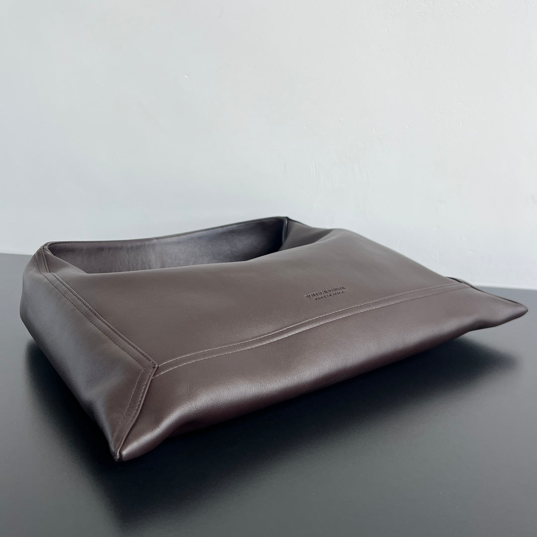 BOTTEGA VENETA LARGE HOP 46 IN CHOCOLATE LAMBSKIN