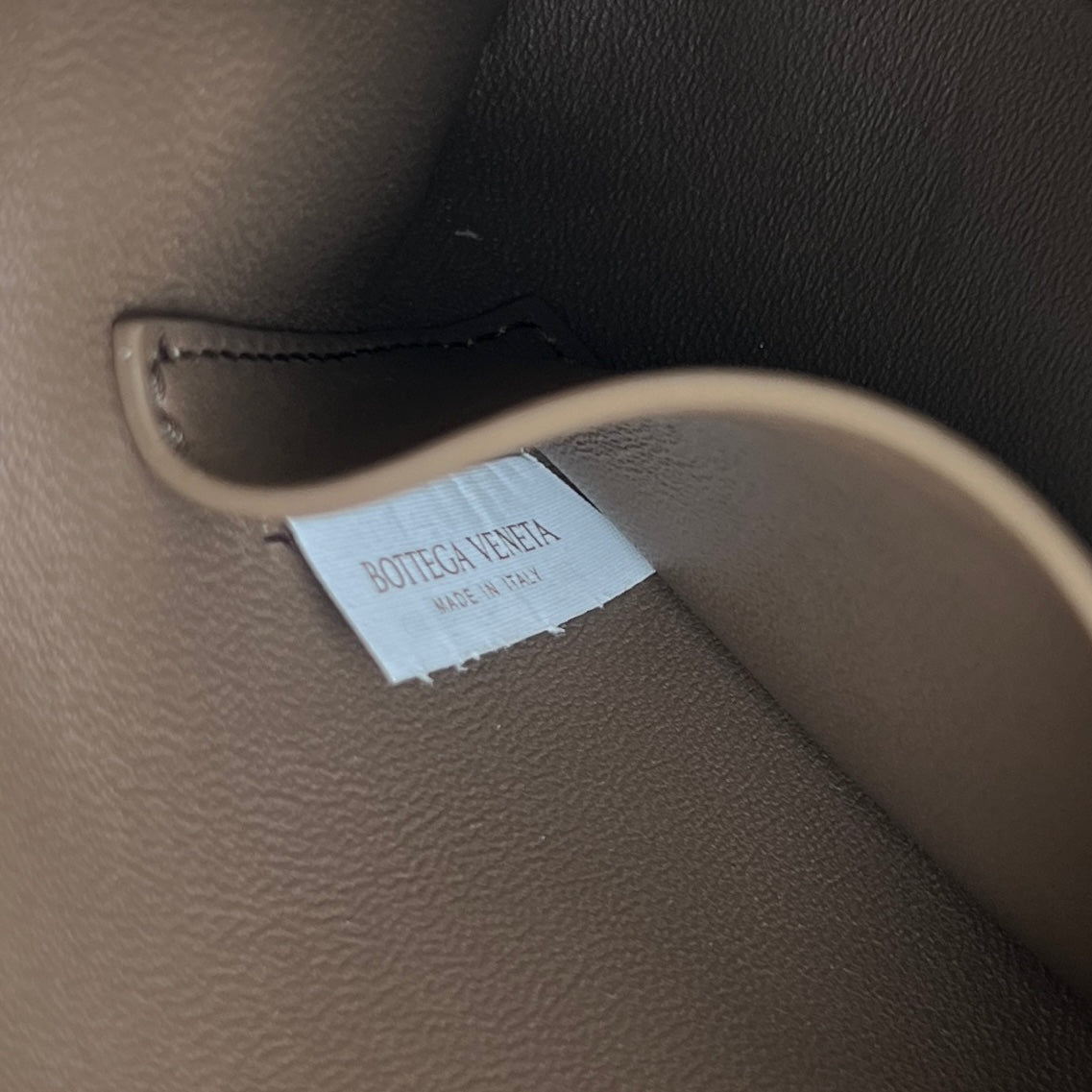 BOTTEGA VENETA CONCERT POUCH 18 IN MEDIUM BROWN LAMBSKIN