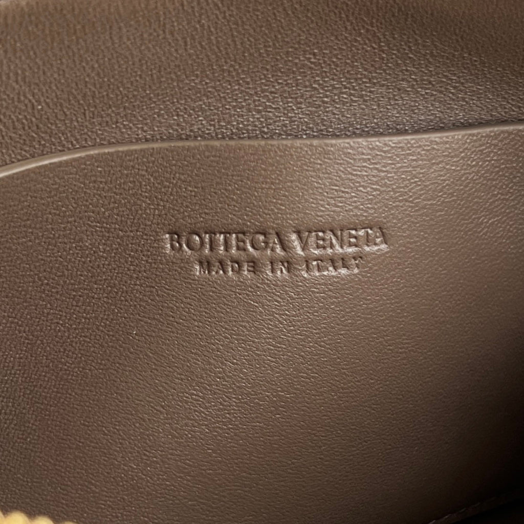BOTTEGA VENETA CONCERT POUCH 18 IN MEDIUM BROWN LAMBSKIN
