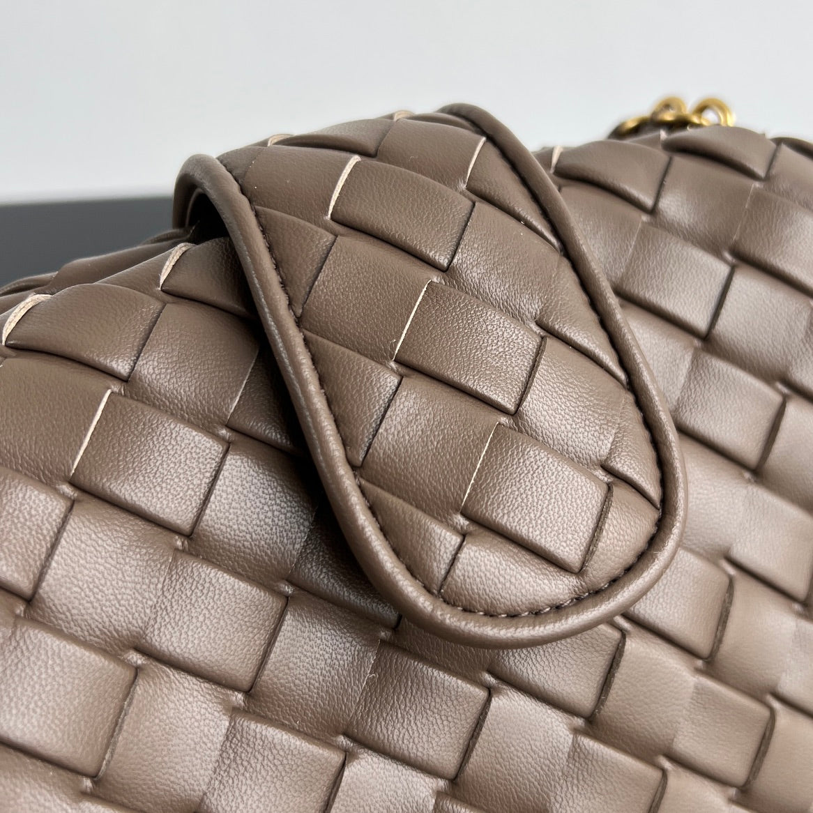BOTTEGA VENETA LAUREN 1980 BAG 31 IN WOOD BROWN LAMBSKIN GOLD STRAP