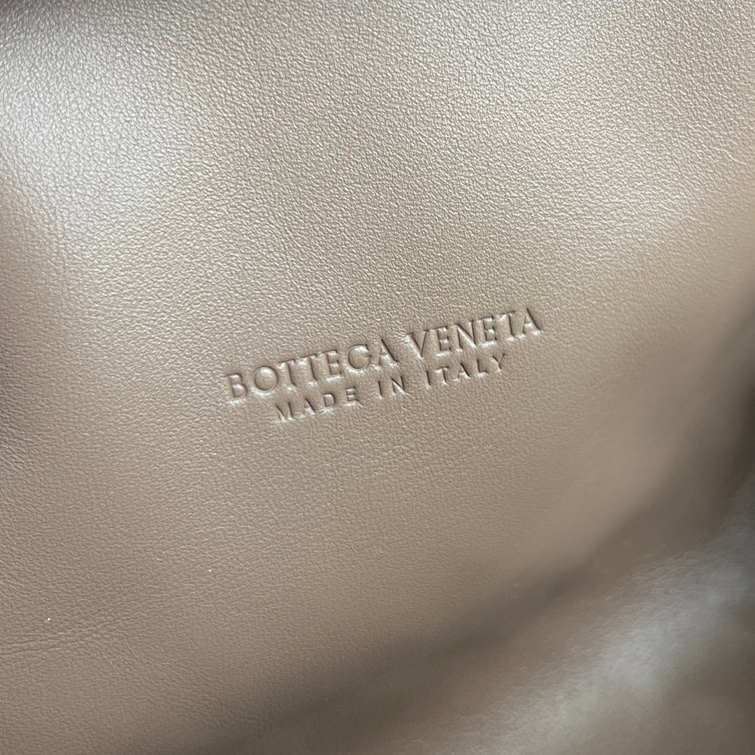 BOTTEGA VENETA LAUREN 1980 BAG 31 IN WOOD BROWN LAMBSKIN GOLD STRAP
