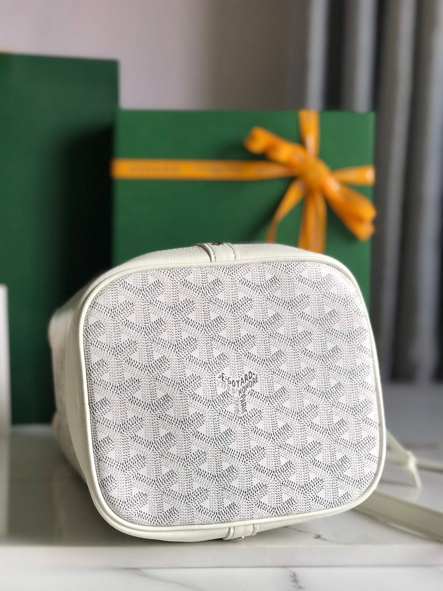 GOYARD PETIT FLOT BUCKET BAG 22 IN WHITE GOYARDINE CANVAS AND LAMBSKIN TRIM