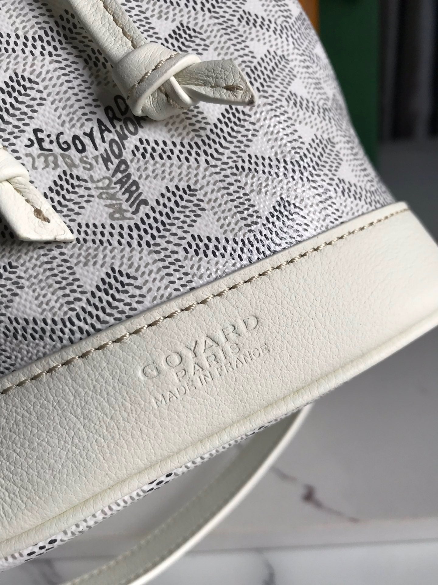 GOYARD PETIT FLOT BUCKET BAG 22 IN WHITE GOYARDINE CANVAS AND LAMBSKIN TRIM