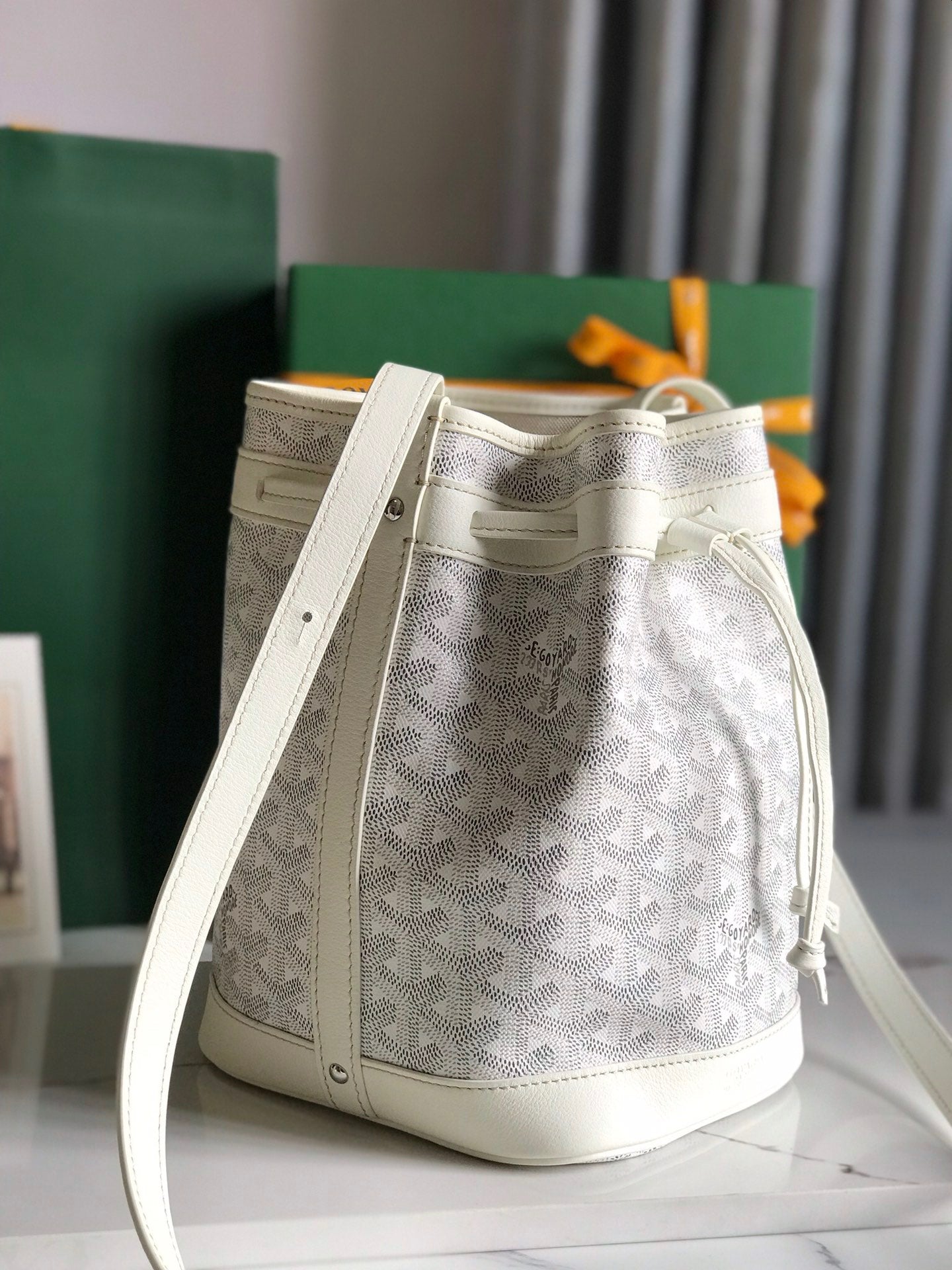 GOYARD PETIT FLOT BUCKET BAG 22 IN WHITE GOYARDINE CANVAS AND LAMBSKIN TRIM