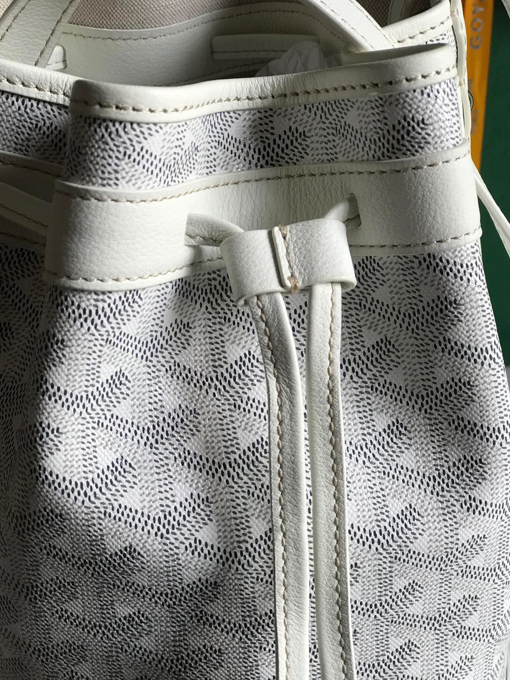 GOYARD PETIT FLOT BUCKET BAG 22 IN WHITE GOYARDINE CANVAS AND LAMBSKIN TRIM