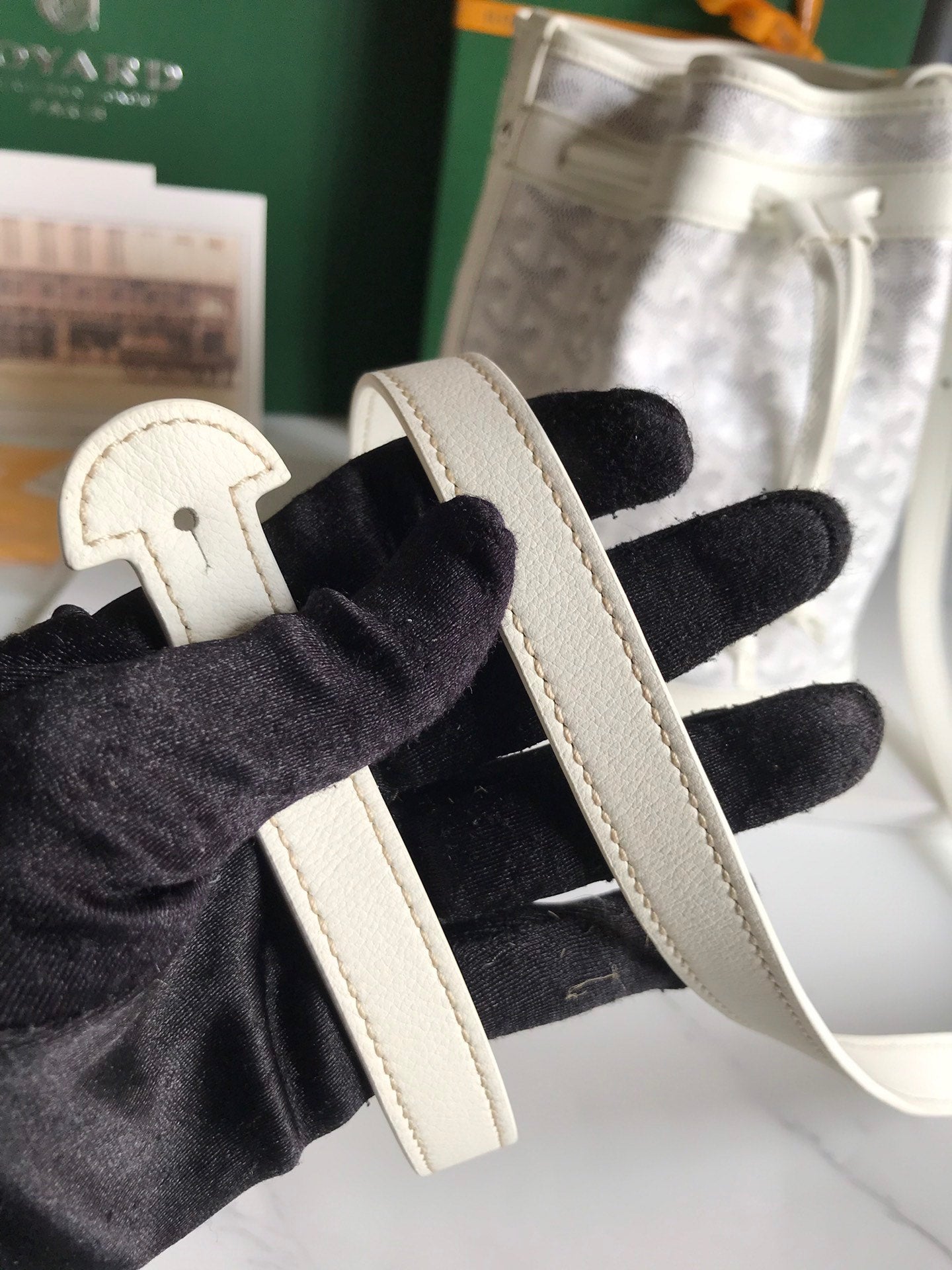 GOYARD PETIT FLOT BUCKET BAG 22 IN WHITE GOYARDINE CANVAS AND LAMBSKIN TRIM