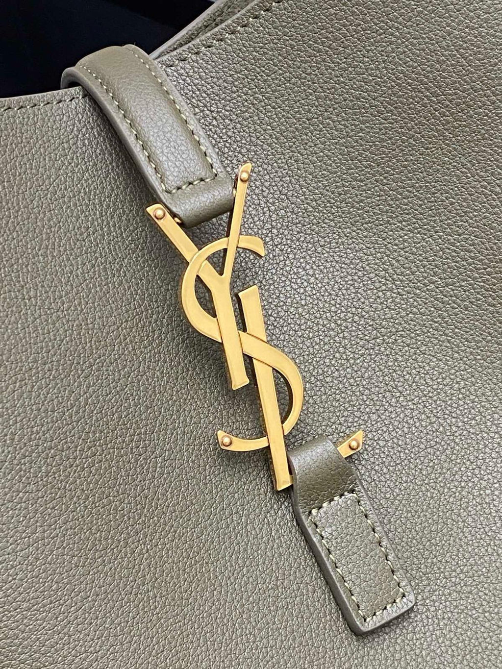 SAINT LAURENT LE 5 À 7 SUPPLE SMALL 22 BROWN CALFFKIN
