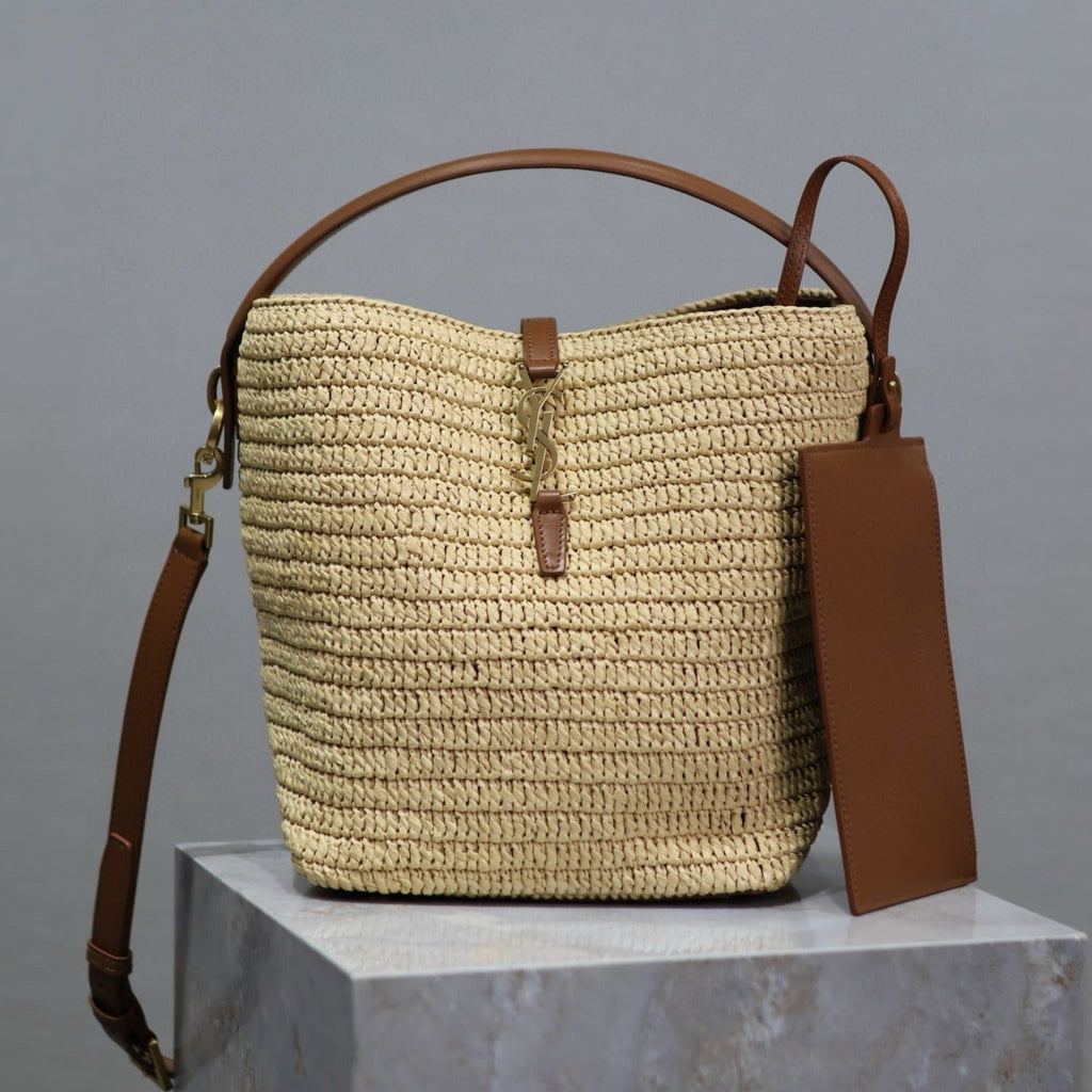 SAINT LAURENT LE 37 DE RAFIA TRENZADA Y PIEL DE CURTIDO VEGETAL