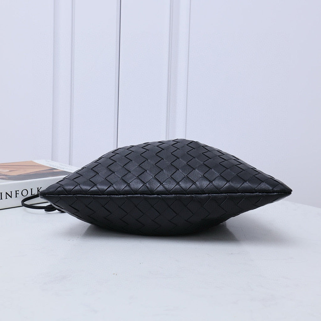BOTTEGA VENETA DUSTBAG MEDIUM 32 BLACK LAMBSKIN