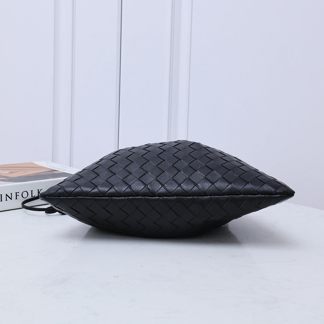 BOTTEGA VENETA DUSTBAG MEDIUM 32 BLACK LAMBSKIN