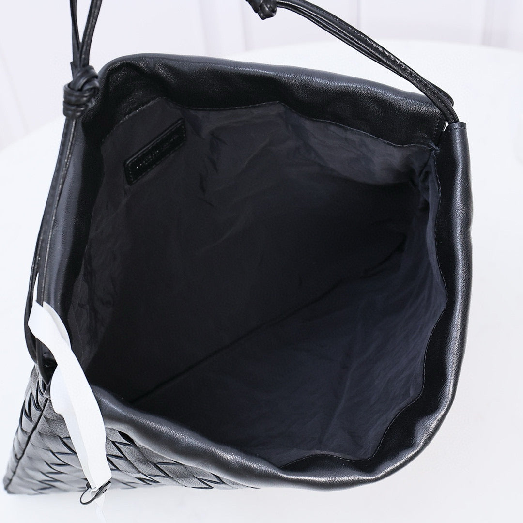 BOTTEGA VENETA DUSTBAG MEDIUM 32 BLACK LAMBSKIN