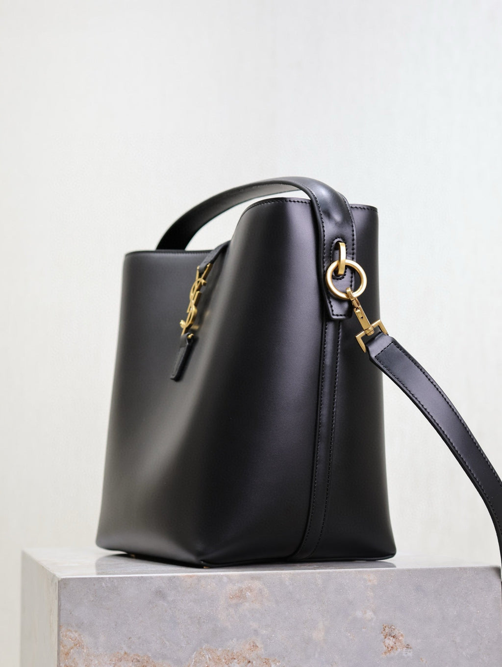 SAINT LAURENT LE 37 MEDIUM BUCKET BAG 26 IN BLACK CALFSKIN GOLD HARDWARE