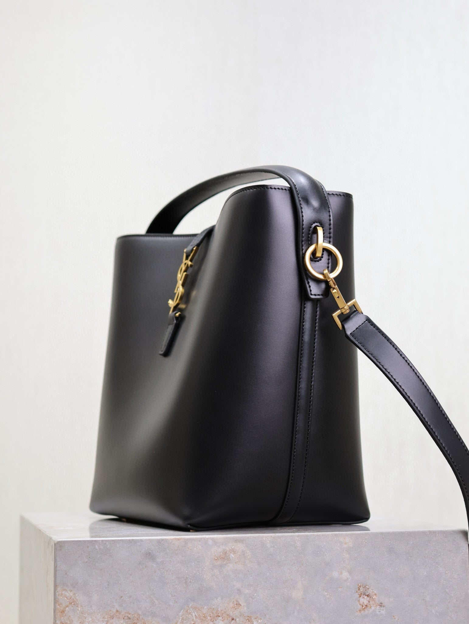 SAINT LAURENT LE 37 MEDIUM BUCKET BAG 26 IN BLACK CALFSKIN GOLD HARDWARE