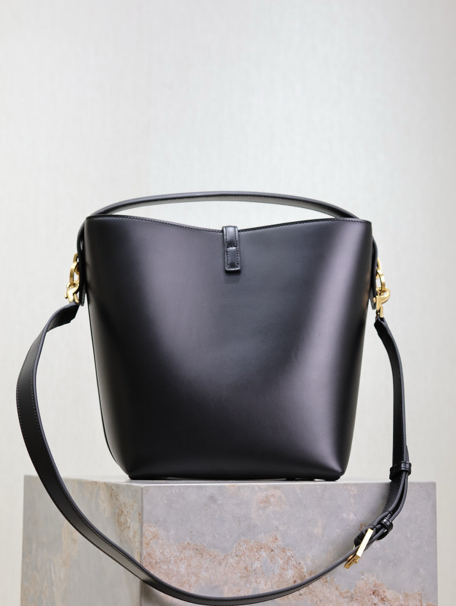 SAINT LAURENT LE 37 MEDIUM BUCKET BAG 26 IN BLACK CALFSKIN GOLD HARDWARE