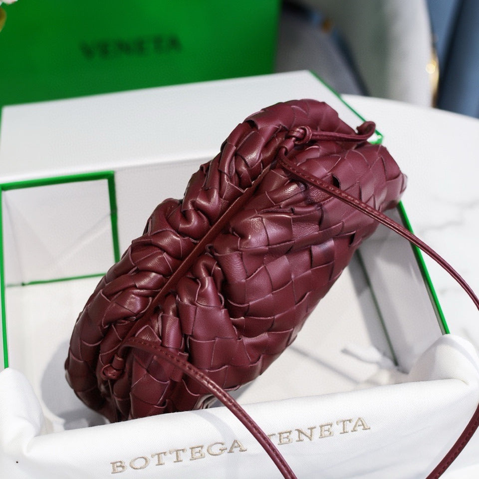 BOTTEGA VENETA INTRECCIATO POUCH 22 IN BURGUNDY LAMBSKIN