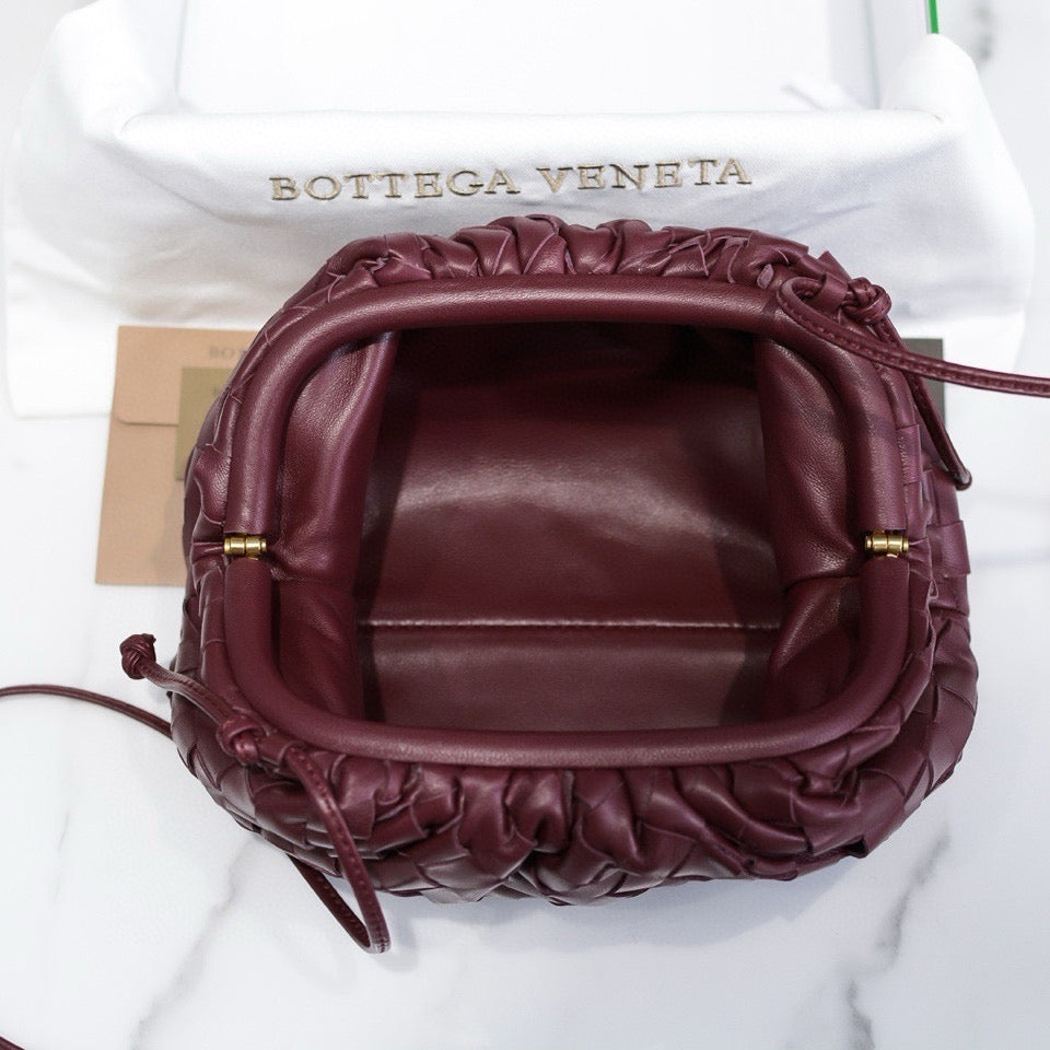 BOTTEGA VENETA INTRECCIATO POUCH 22 IN BURGUNDY LAMBSKIN