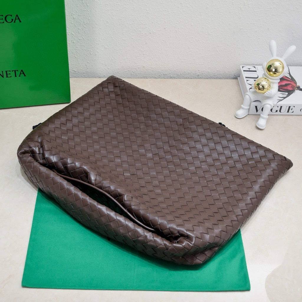 BOTTEGA VENETA LARGE HOP 54 IN BROWN LAMBSKIN