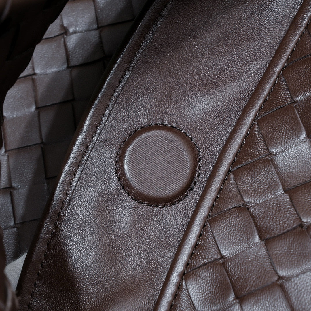 BOTTEGA VENETA LARGE HOP 54 IN BROWN LAMBSKIN