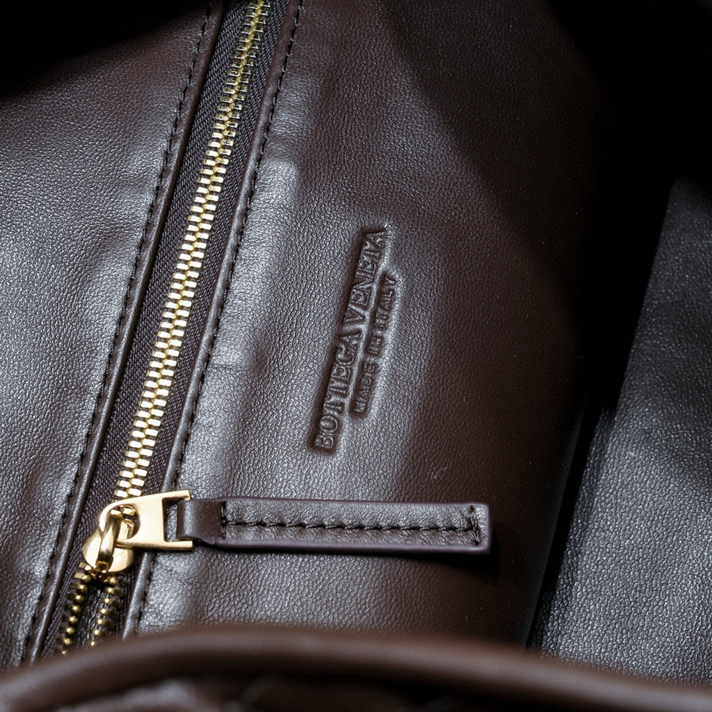 BOTTEGA VENETA LARGE HOP 54 IN BROWN LAMBSKIN