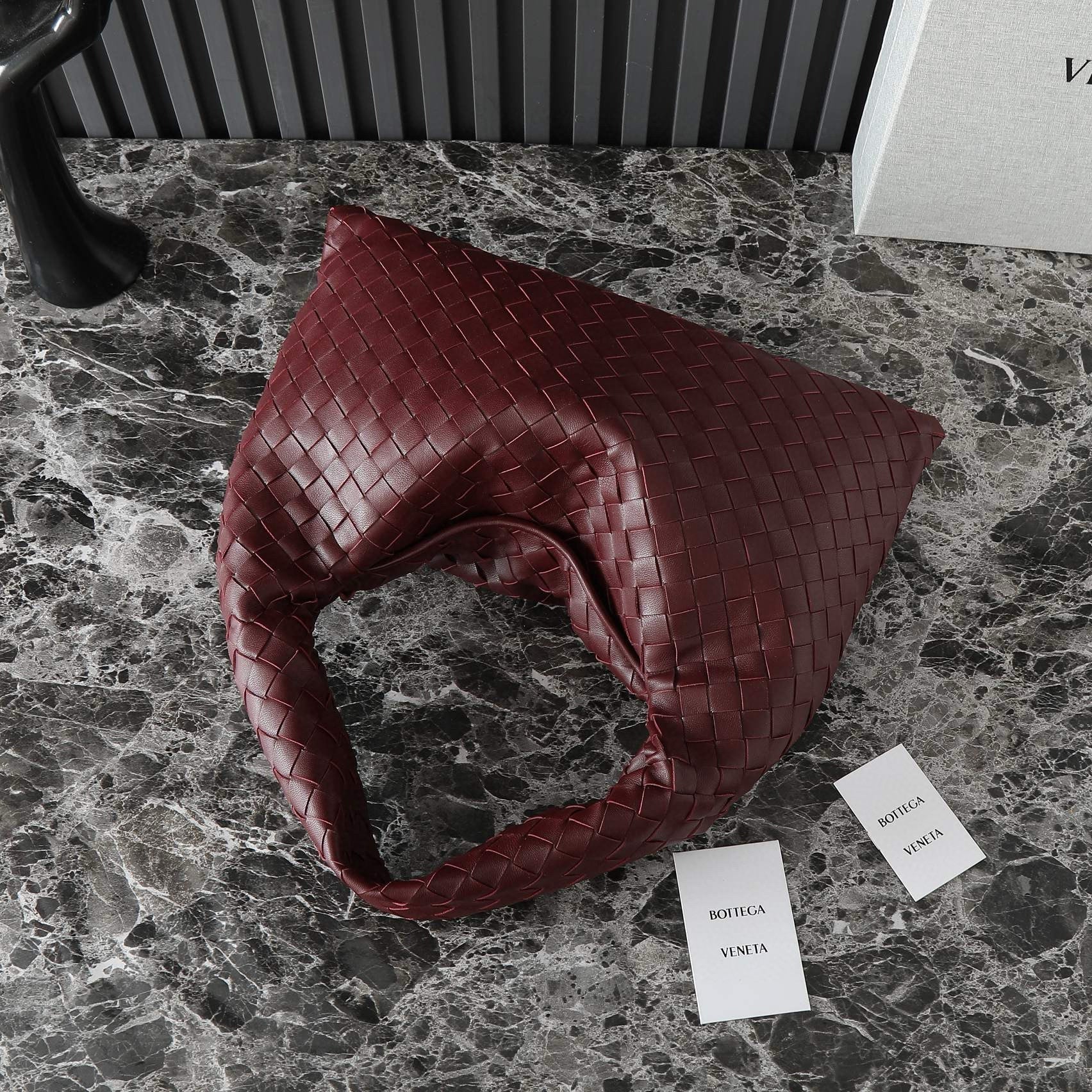 BOTTEGA VENETA LARGE HOP 54 IN BURGUNDY LAMBSKIN