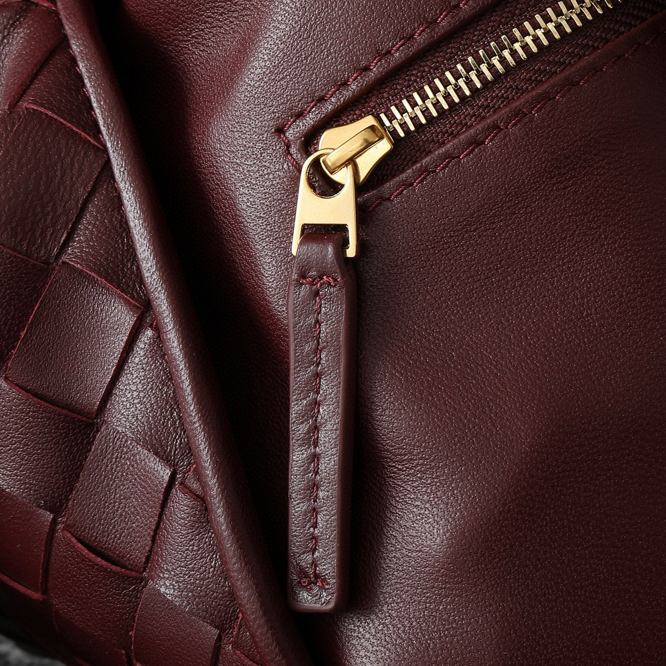 BOTTEGA VENETA LARGE HOP 54 IN BURGUNDY LAMBSKIN
