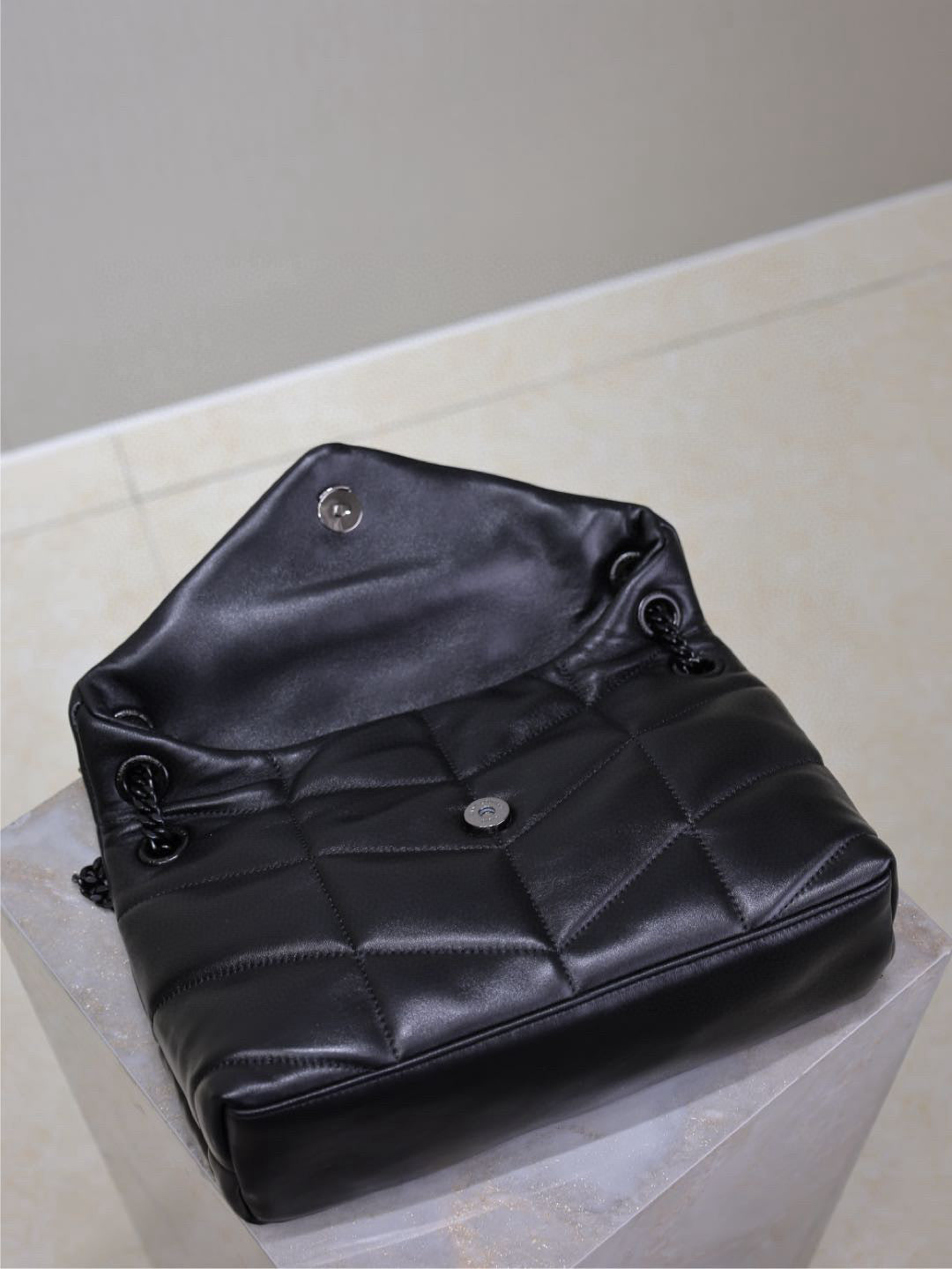 SAINT LAURENT LOULOU PUFFER MEDIUM 29 IN ALL BLACK SHEEPSKIN BLACK HARDWARE