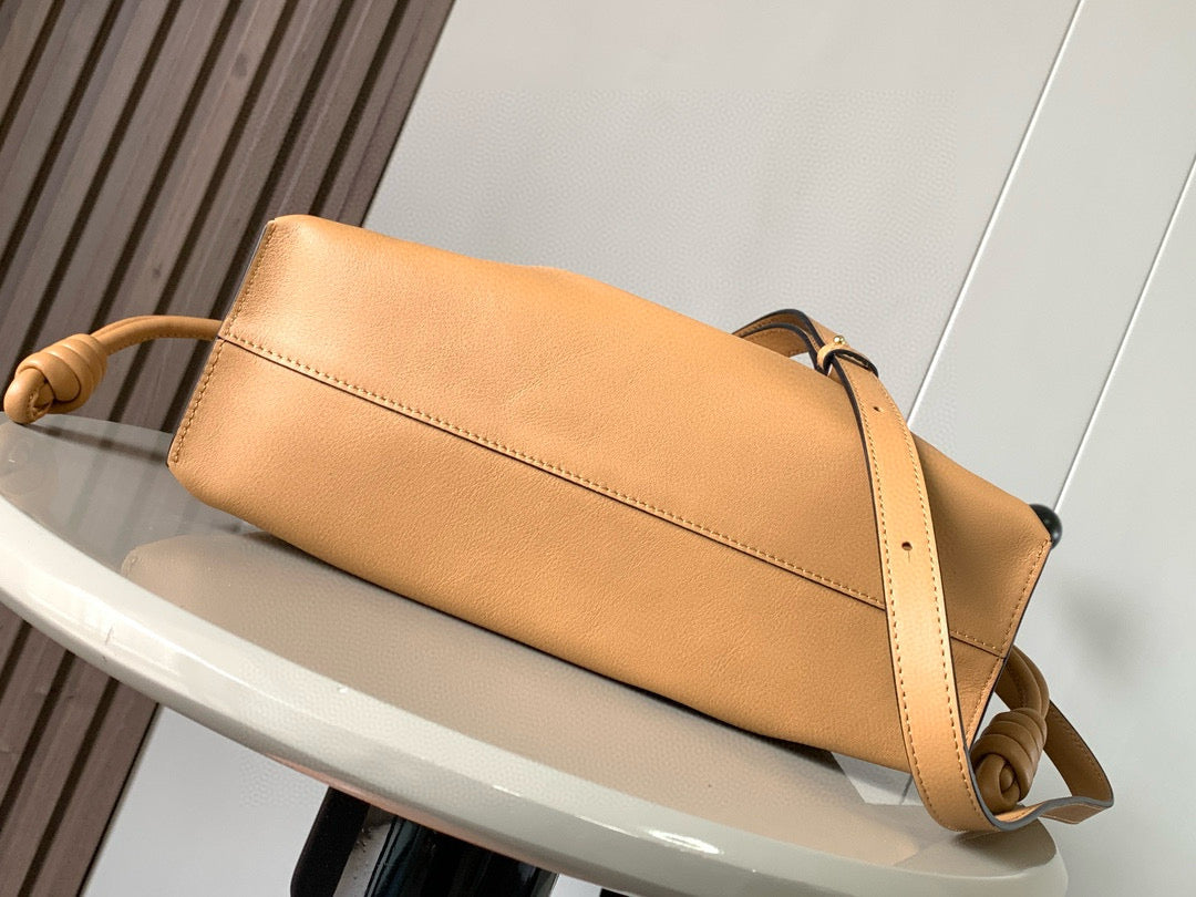 LOEWE LOE MEDIUM 30 FLAMENCO KNOT IN BEIGE LAMBSKIN