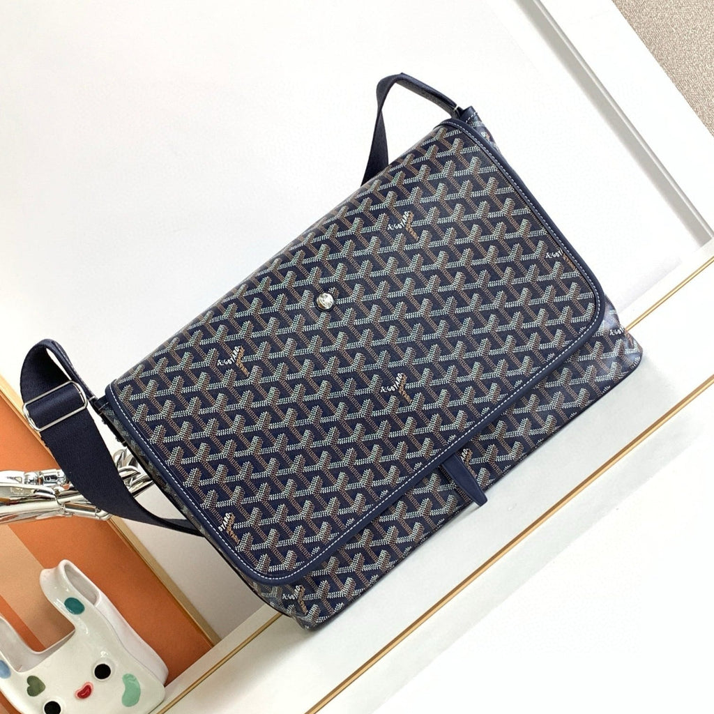 GOYARD CAPETIEN MESSENGER BAG 39 IN NAVY BLUE GOYARDINE CANVAS AND CALFSKIN