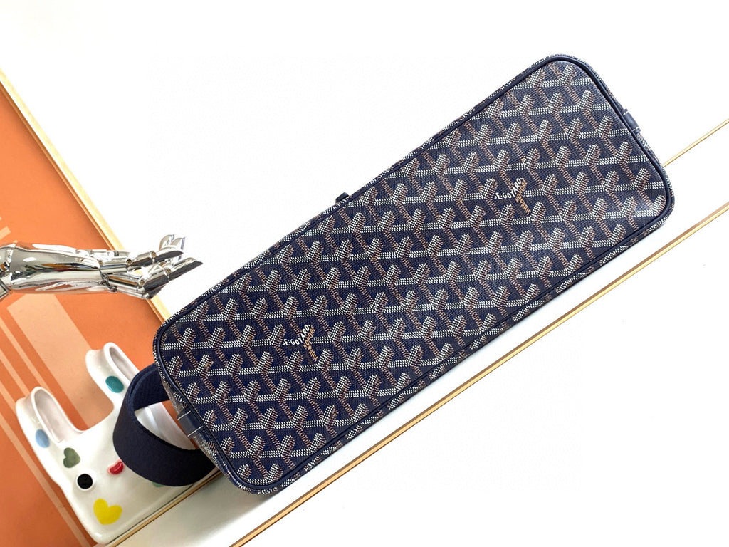 GOYARD CAPETIEN MESSENGER BAG 39 IN NAVY BLUE GOYARDINE CANVAS AND CALFSKIN