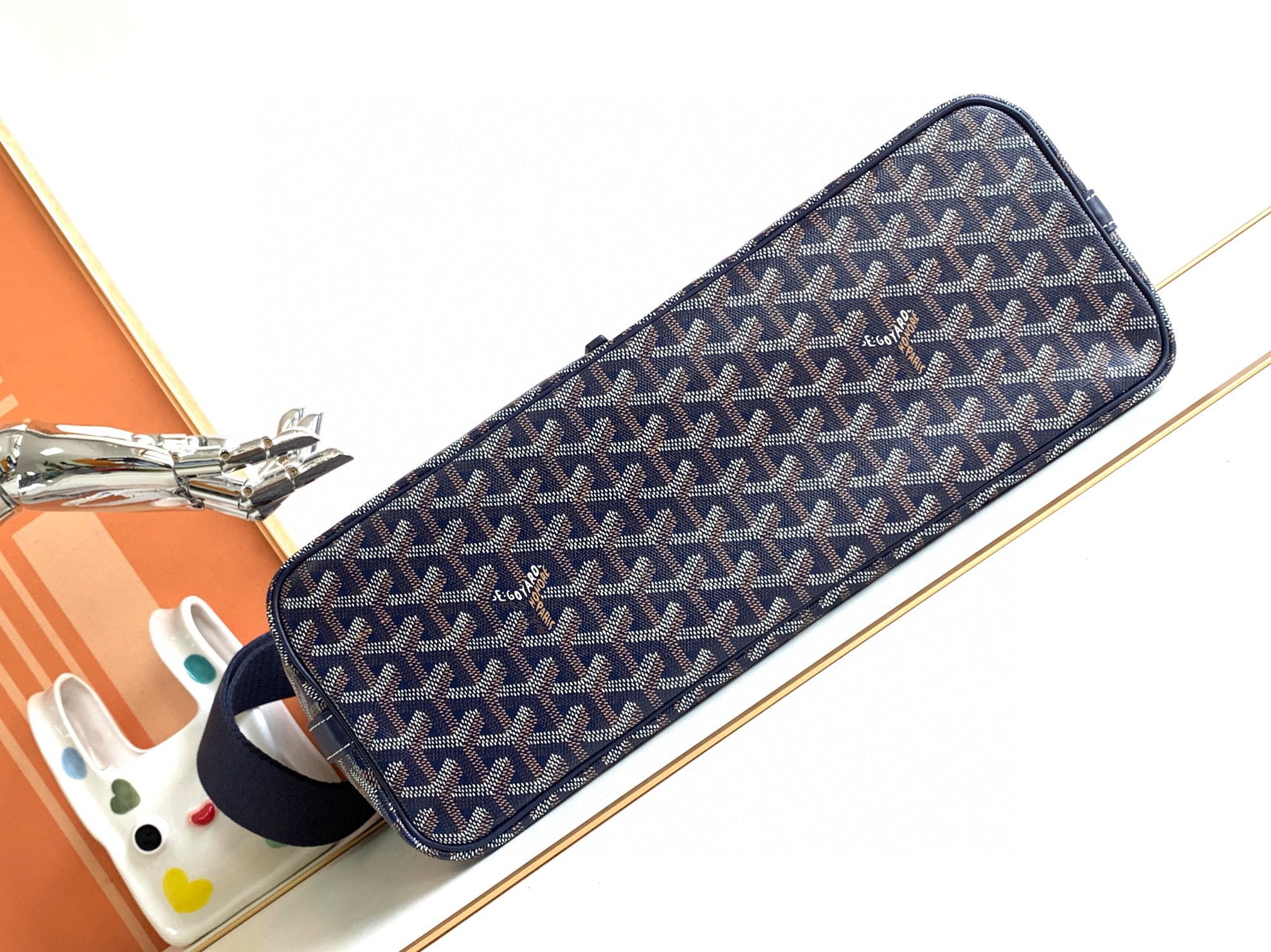 GOYARD CAPETIEN MESSENGER BAG 39 IN NAVY BLUE GOYARDINE CANVAS AND CALFSKIN